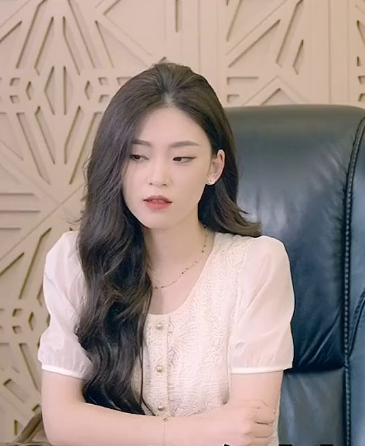 《公司保洁员竟是女总裁》完整版在线观看