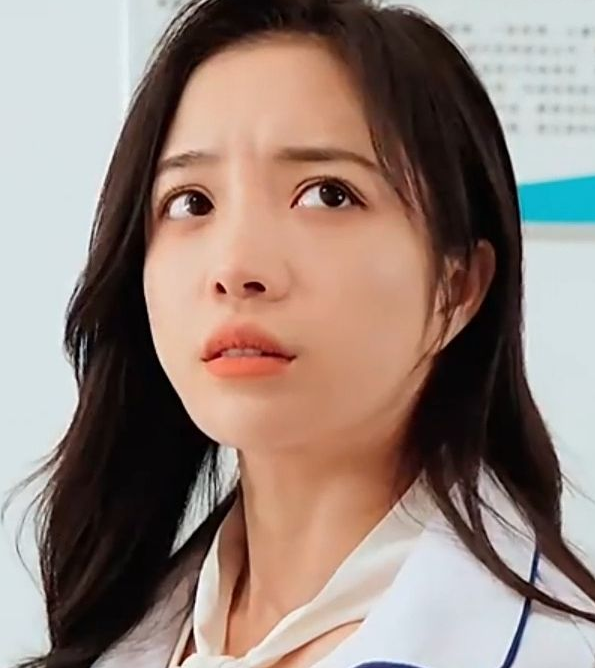 《贬值之美女主播爱上我》完整版在线观看