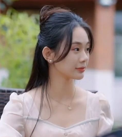 《假千金抱上豪门老公大腿》完整版在线观看