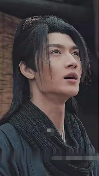 《魂穿游戏后我称王称霸》完整版在线观看