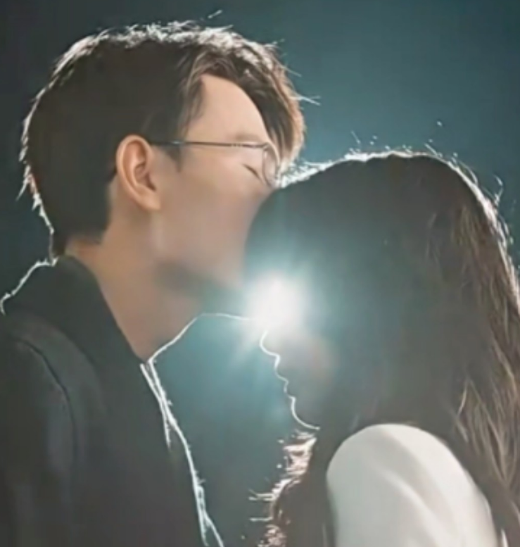 《谁摘了傅总的蔷薇》完整版在线观看