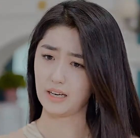 《美女总裁欠我赊刀债》完整版在线观看